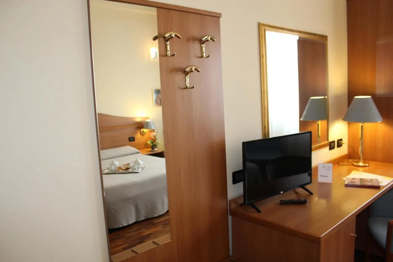 Hotel Il Duca D'Este Феррара 4*,